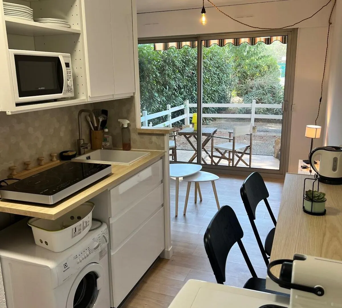 Apartment Charmant Studio En Bord De Mer Antibes France